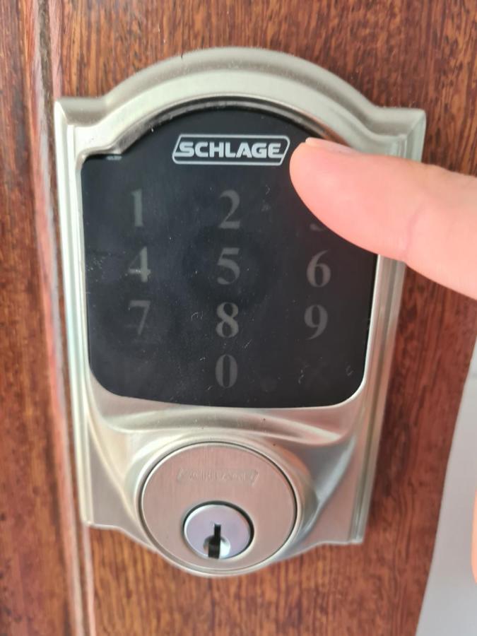 Apartamento 100 Axe Bahia Proximo Ao Farol Da Barra Wifi 300 Mega *